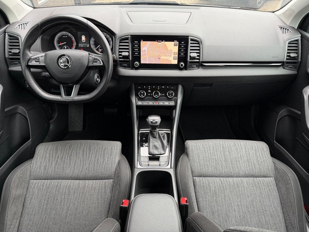 Skoda Karoq 1.5 TSI ACT Style Business DSG ACC CarPlay Keyle, Auto's, Skoda, Stof, Zwart, 4 cilinders, 150 pk