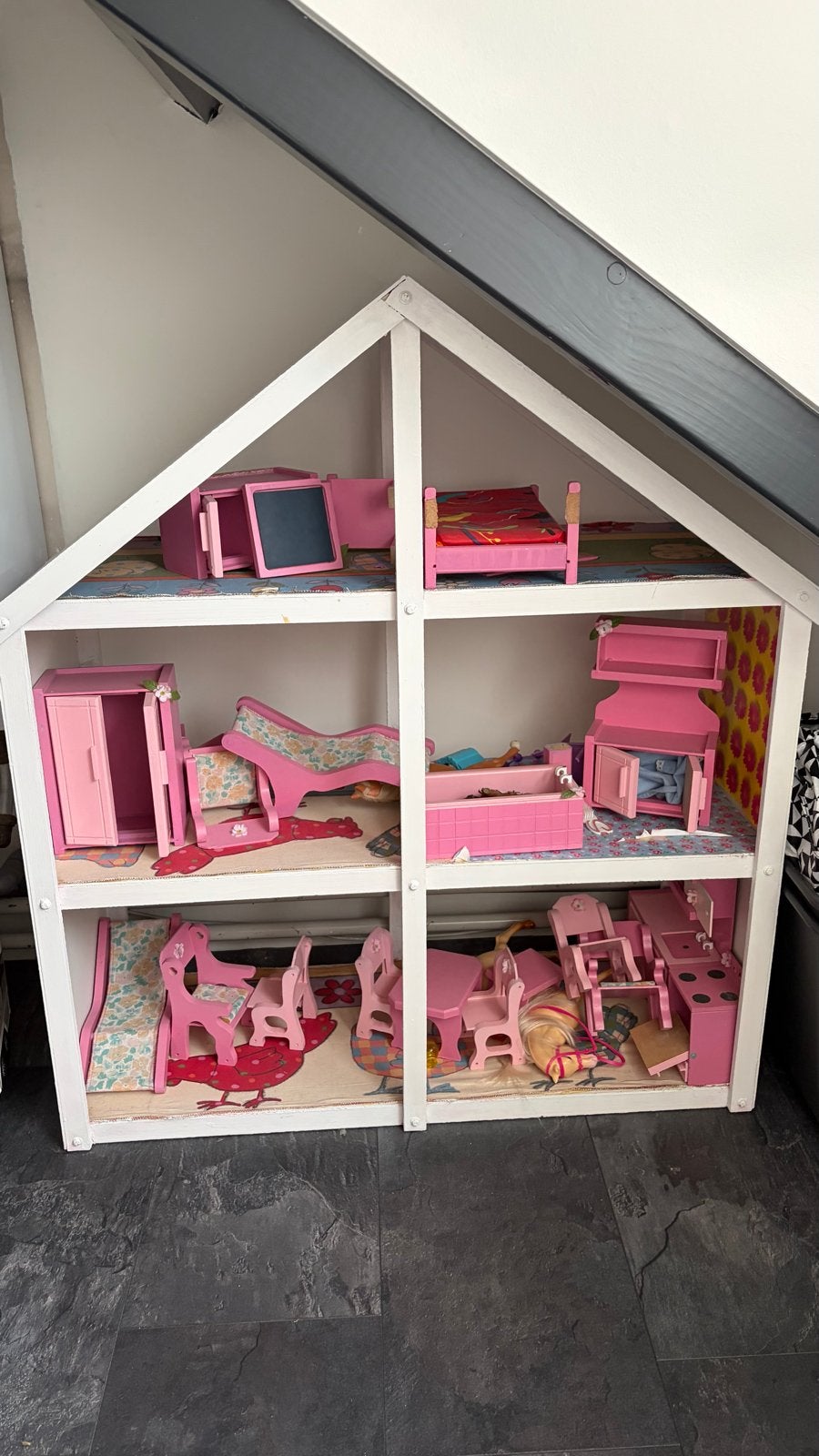 Groot poppenhuis met veel roze meubeltjes, Kinderen en Baby's, Ophalen, Gebruikt, Poppenhuis