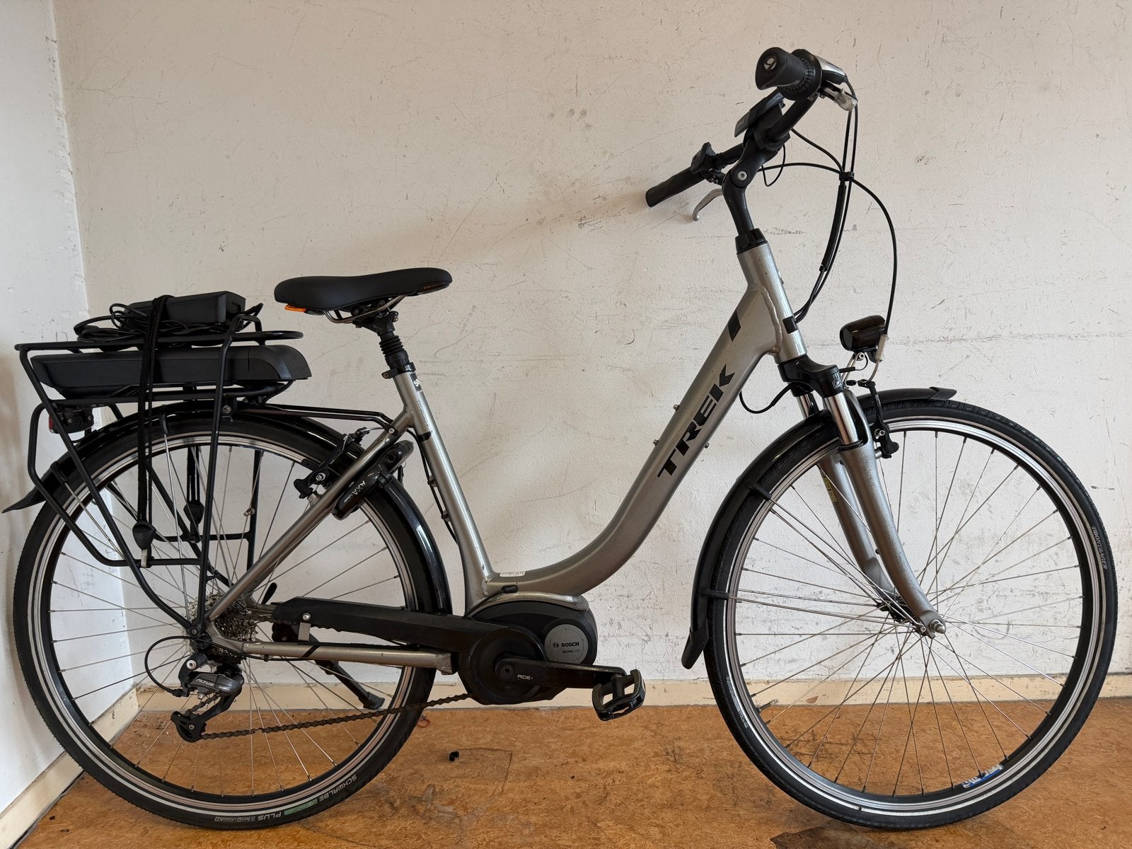 Nette Trek E-bike damesfiets 28 inch, Fietsen en Brommers, Fietsen | Dames | Damesfietsen, Overige merken, Gebruikt, Velgrem, 47 tot 50 cm