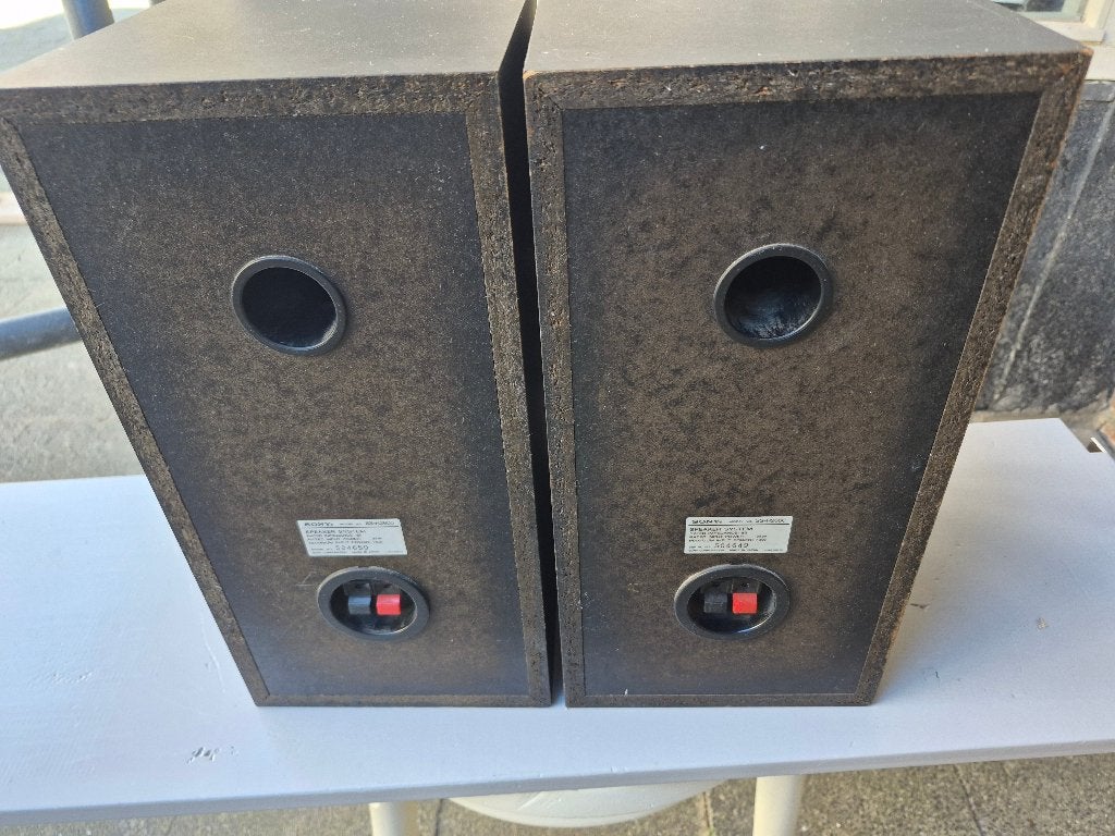 Foto 13 van Sony TA-FE500R stereoversterker, mogelijk met boxen etc