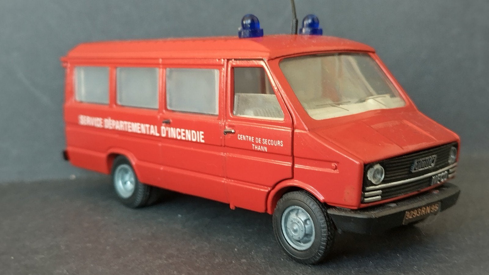 iveco Daily service Departemental Incendie 1:43 Old Cars Pol, Overige merken, Auto, Verzenden, .