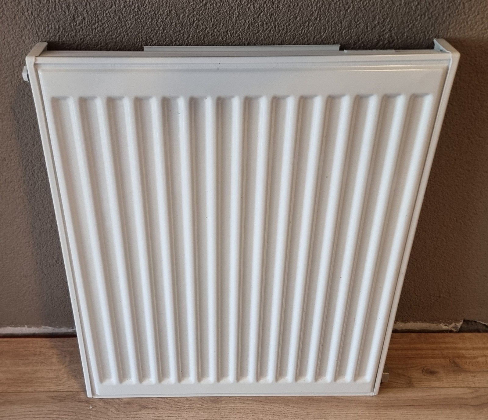 Nieuwe Brugman Radiator 60 H x 50 B x 6 D, Doe-het-zelf en Verbouw, Verwarming en Radiatoren, Ophalen, 30 tot 80 cm, Radiator