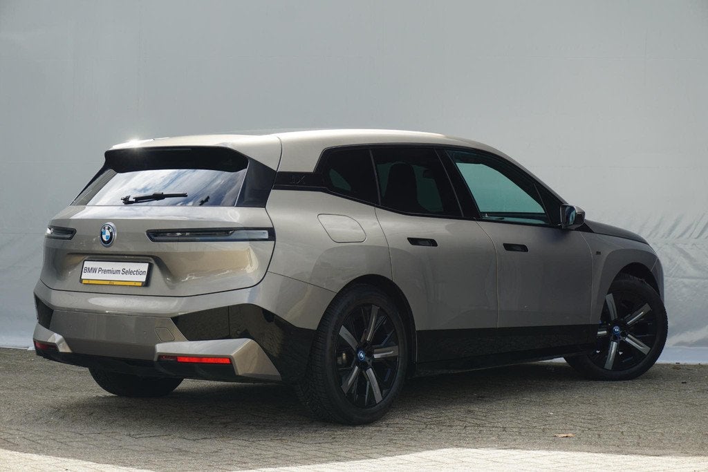 BMW iX M60 xDrive High Executive | Trekhaak / Parking Assist, Auto's, BMW, Automaat, Gebruikt, Met garantie (alle), 375 min