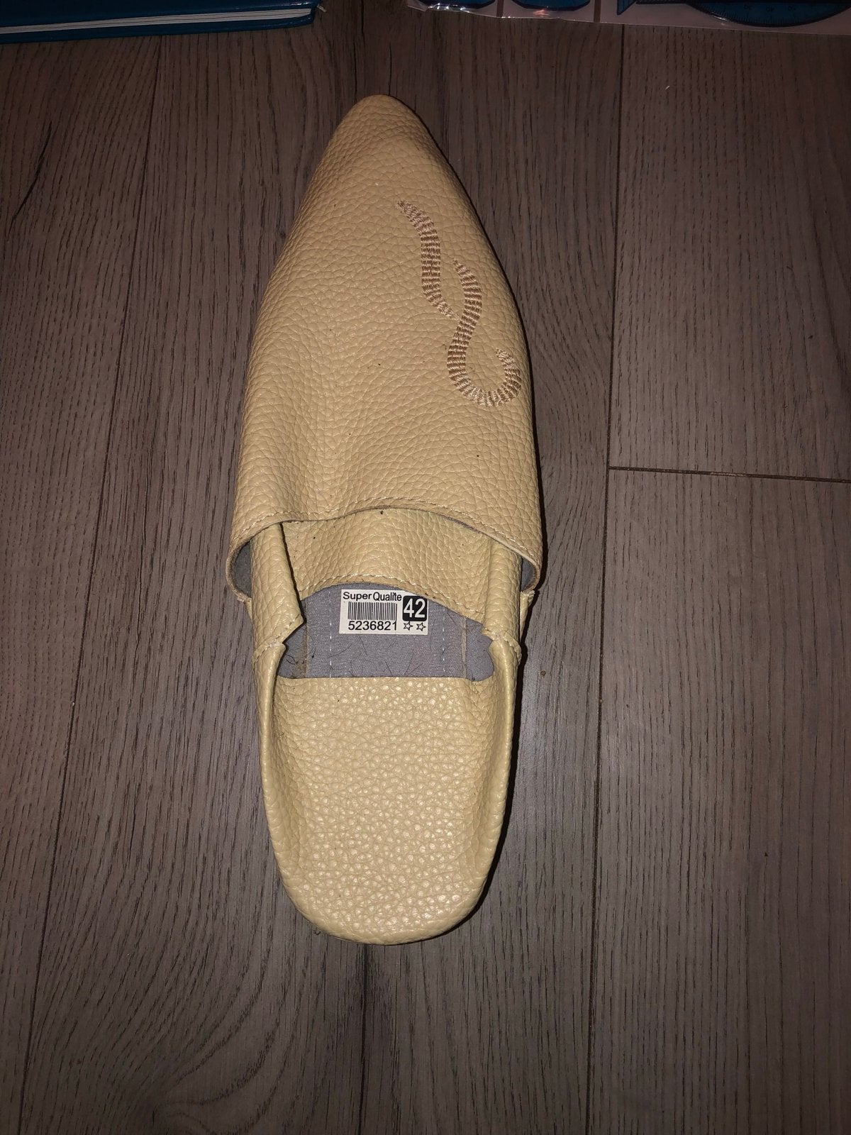 Nieuwe beige Marokkaanse leren pantoffels - Maat 42, Kleding | Dames, Schoenen, Ophalen of Verzenden, Nieuw, Beige, Pantoffels of Sloffen
