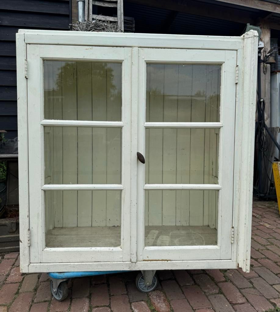 Vitrinekast kast hout, Ophalen