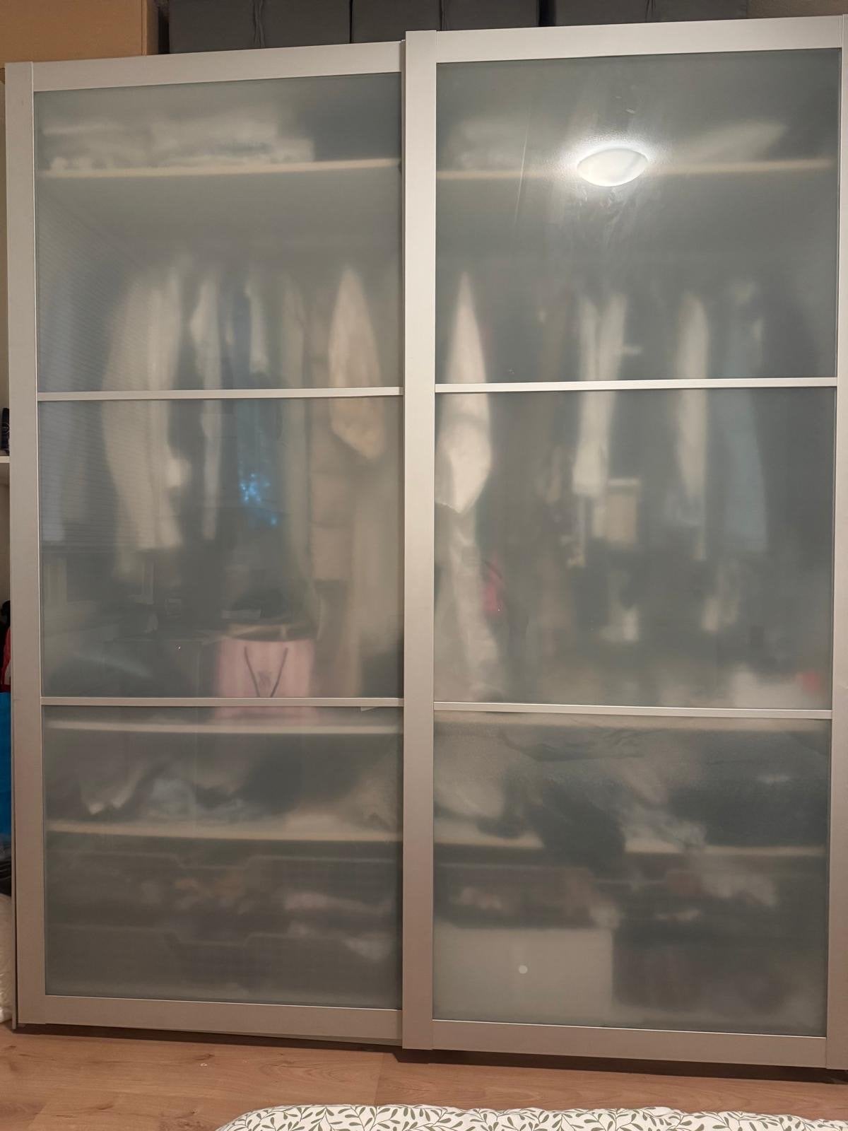 Ruime kledingkast met schuifdeuren en aluminium frame, Huis en Inrichting, Ophalen, Gebruikt, Metaal, Met deur(en)