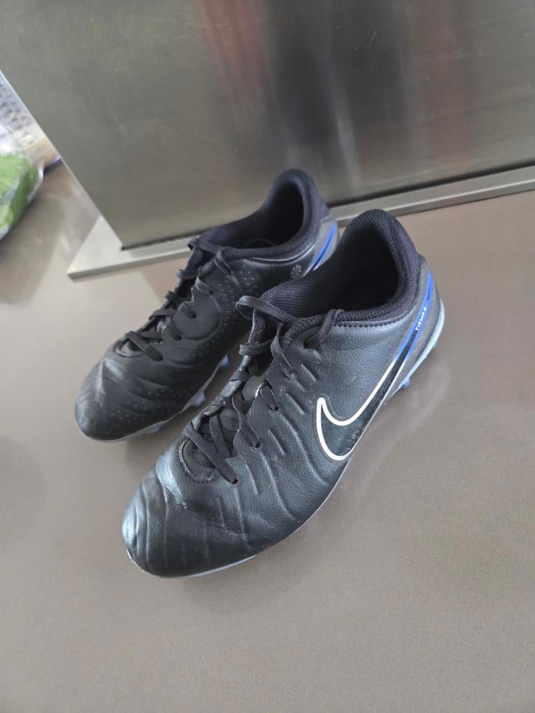 Nike Voetbalschoenen - Zwart met Blauwe Details, Maat XS of kleiner, Schoenen, Ophalen of Verzenden, Zo goed als nieuw