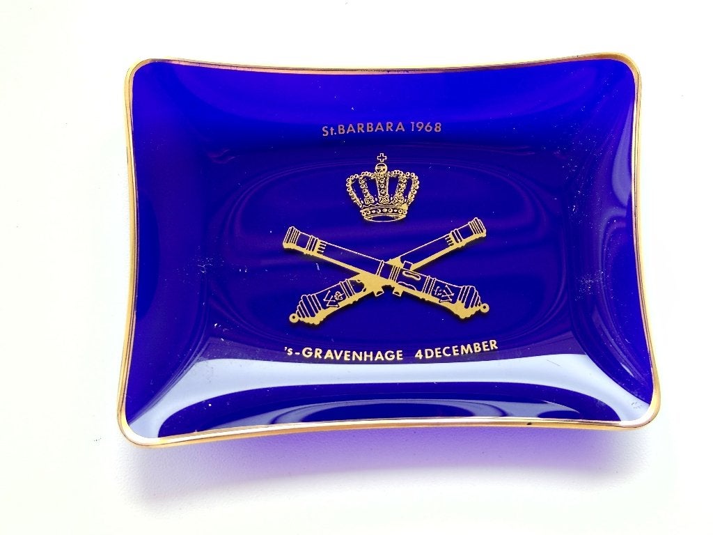 Glazen asbakje Artillerie St. Barbara 1968 's-Gravenhage, Verzamelen, Militaria | Algemeen, Verzenden, Landmacht, Nederland, Overige typen
