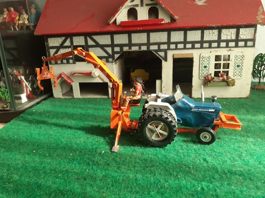 Britains ford 5000 + ``atlas`` kraan, Hobby en Vrije tijd, Modelauto's | 1:32, Ophalen of Verzenden, Gebruikt, Tractor of Landbouw