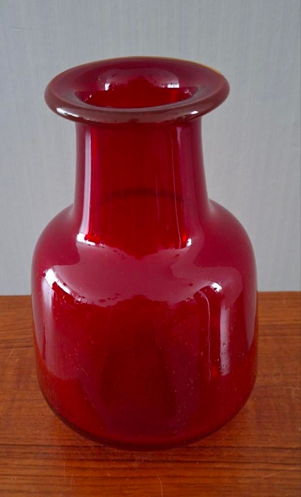 Vintage jaren 60 robijnrode Erik Högland Zweden vaas, Antiek en Kunst, Antiek | Glas en Kristal, Ophalen of Verzenden