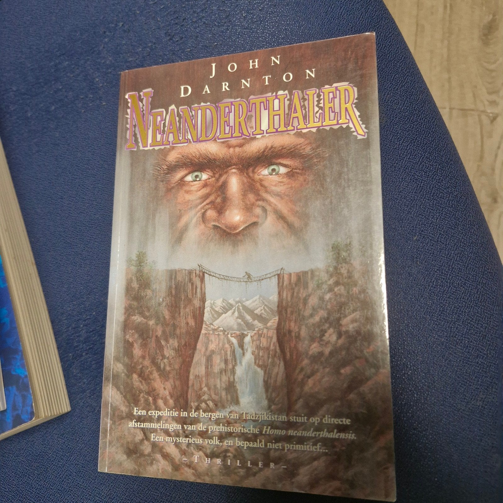 Neanderthaler - John Darnton (Thriller), Ophalen of Verzenden, Gelezen, John Darnton