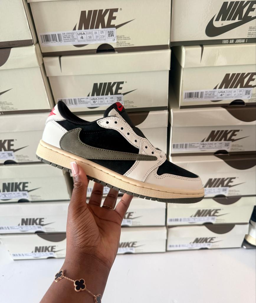 Nike Travis Scott Jordan 1 Black Phantom maat 38 t/m 41, Verzenden, Nieuw, Zwart, Sneakers of Gympen