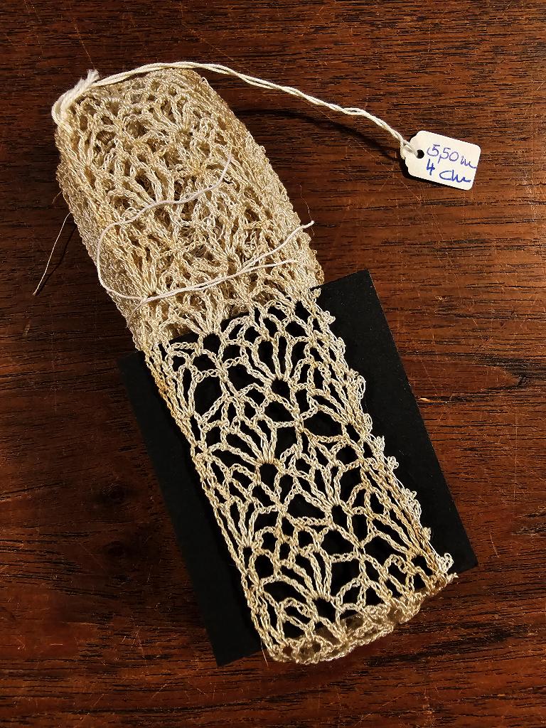Oud gehaakt KANT: 5,50 meter lang, 4 cm breed / nr.77, Ophalen of Verzenden, Nieuw, Kant