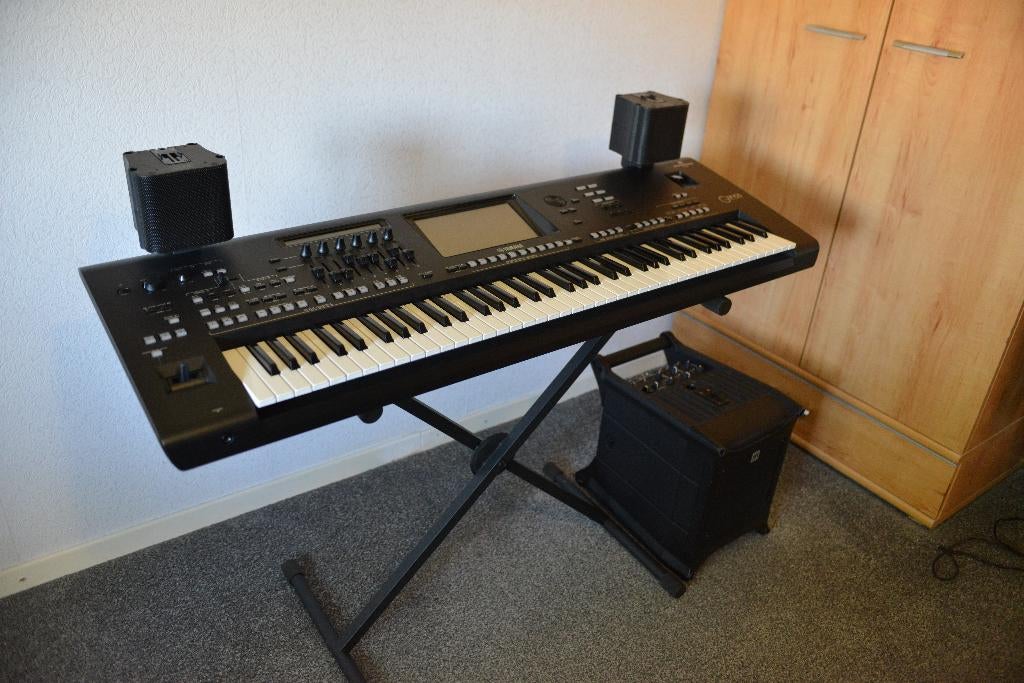 complete HK Audio Lucas Nano 300 / Yamaha Genos, Overige aantallen, Zo goed als nieuw, Met standaard, Ophalen