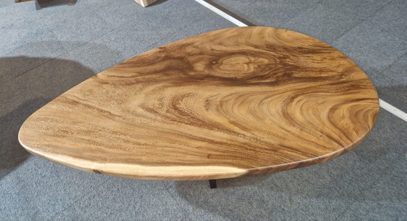 prachtige unieke boomstam salontafel suar hout 140x80 cm., Industrieel suar interieur, Info@industrieel-suar-interieur.nl, 100 tot 150 cm