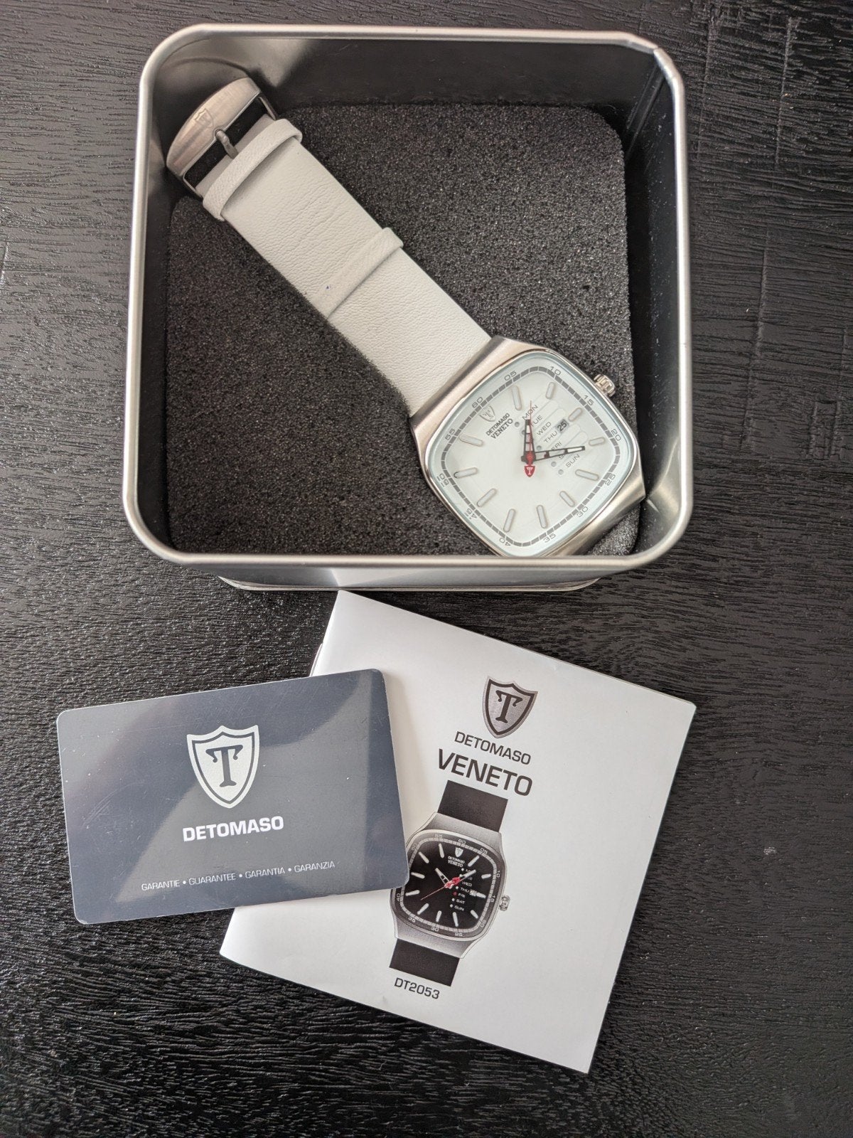 DETOMASO Veneto Herenhorloge special edition - Wit/Rood Lere, Leer, Staal, Polshorloge, Zo goed als nieuw