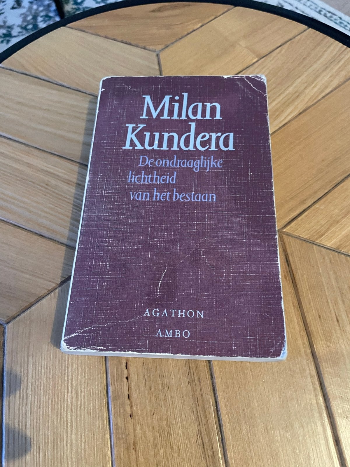 Milan Kundera - De ondraaglijke lichtheid van het bestaan, Ophalen of Verzenden, Gelezen, Europa overig