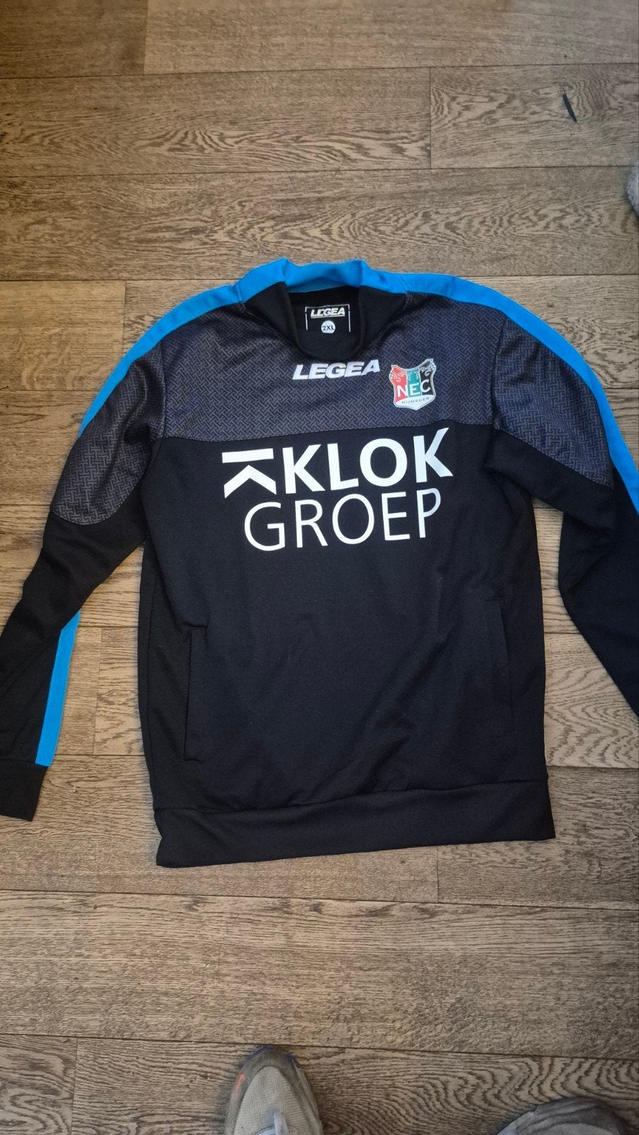 NEC Nijmegen Legea Trainingsjack Maat 2XL, Zwart, Maat 56/58 (XL), Ophalen of Verzenden, Zo goed als nieuw