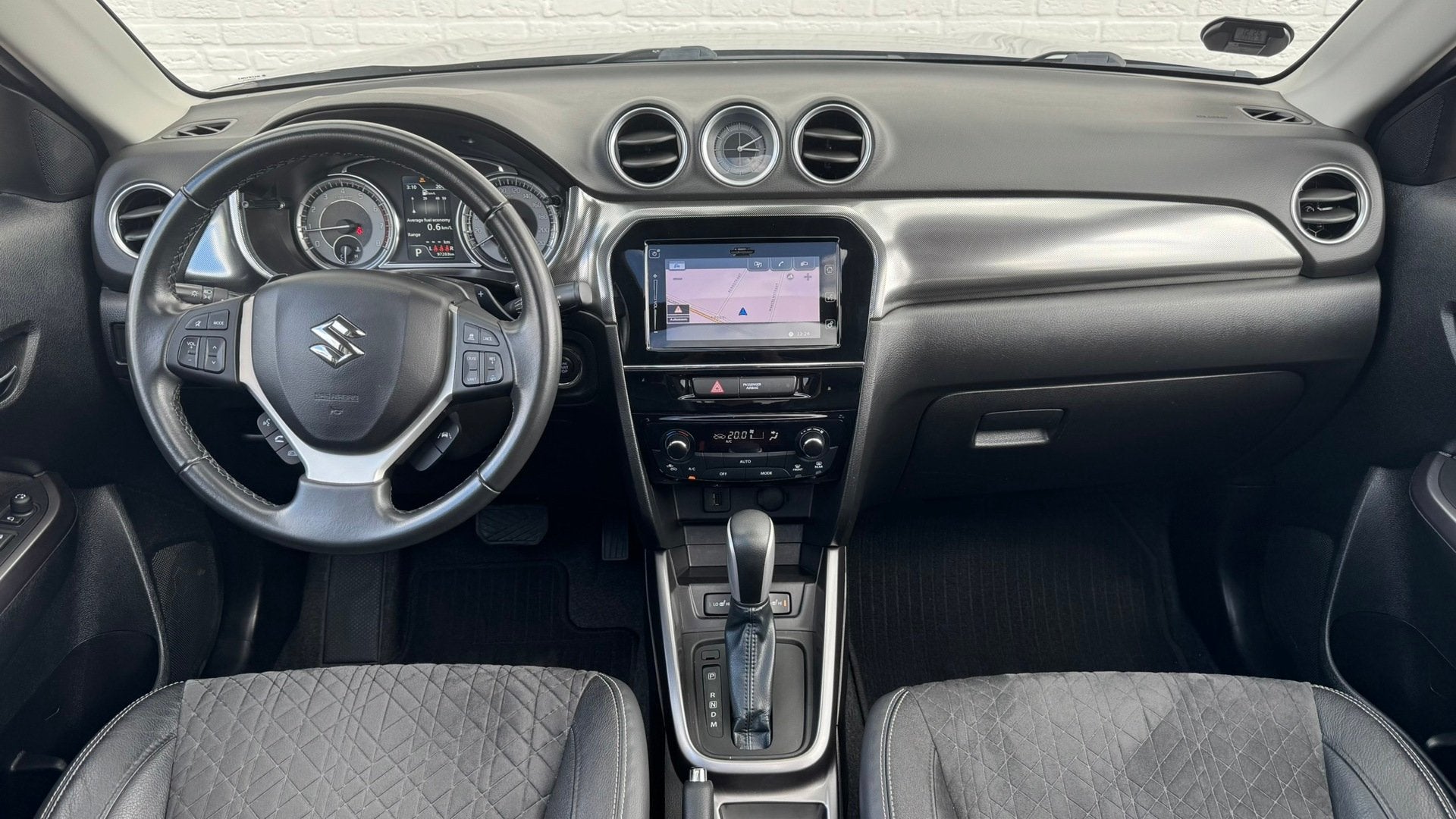 Suzuki VITARA 1.4 Boosterjet Style Smart Hybrid Trekhaak Pan, Auto's, Dealer onderhouden, Gebruikt, 4 cilinders, 1373 cc