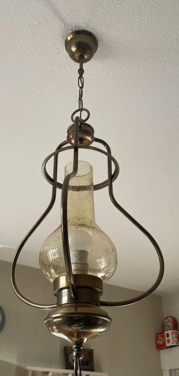Vintage hanglamp met glazen kap en metalen frame, Gebruikt, Glas, E27 (groot), Vintage, Retro