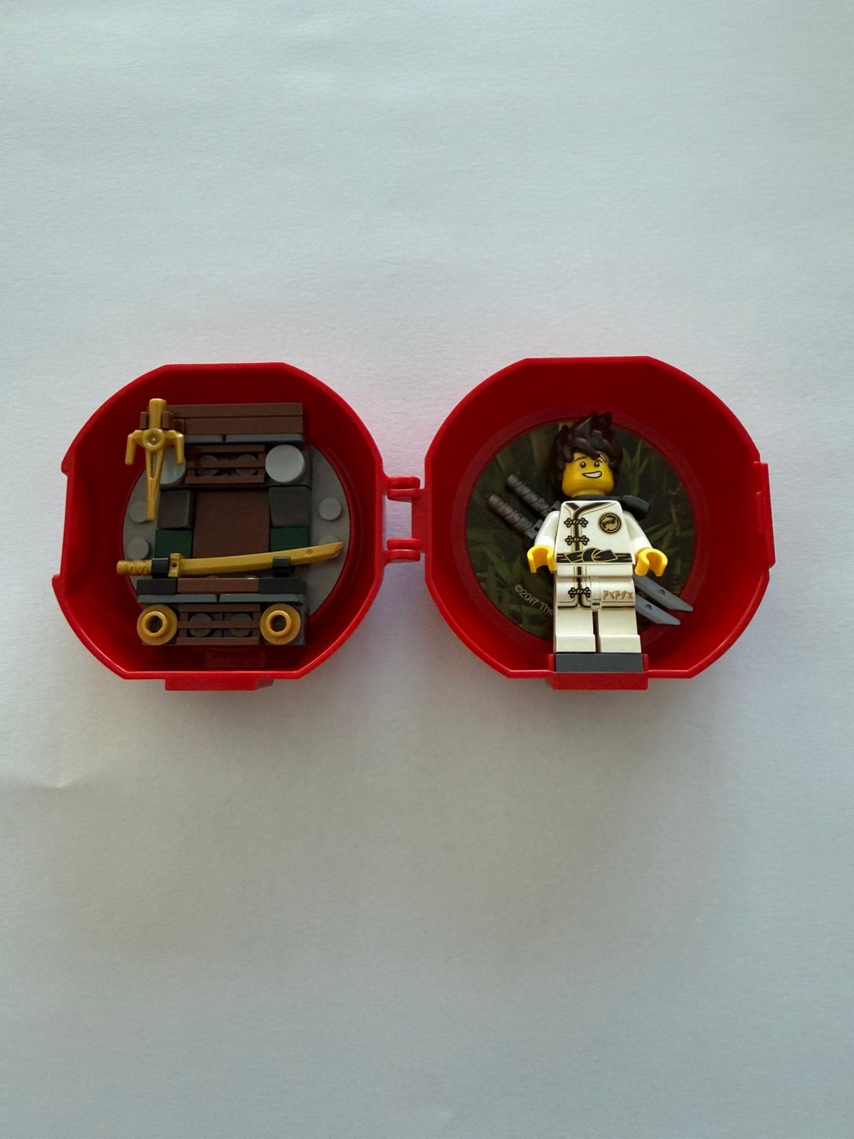 Lego Ninjago Movie Kai’s Dojo Pod 5004916 ZGAN, Ophalen of Verzenden, Zo goed als nieuw, Lego, Ninjago
