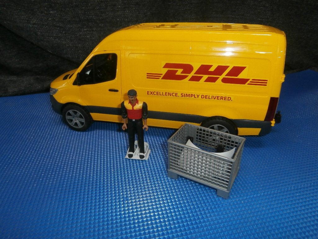 Bruder nieuwe DHL Mercedes  bus met bezorger en krat, Ophalen, Nieuw