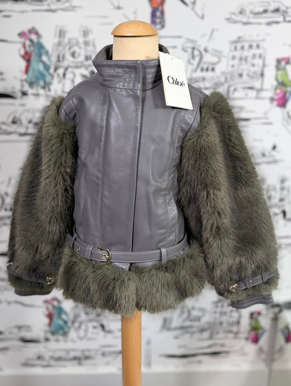 Chloé 2026 leren runway jas meisjes maat 8 NIEUW, Chloé EU, Meisje, Nieuw, Ophalen of Verzenden