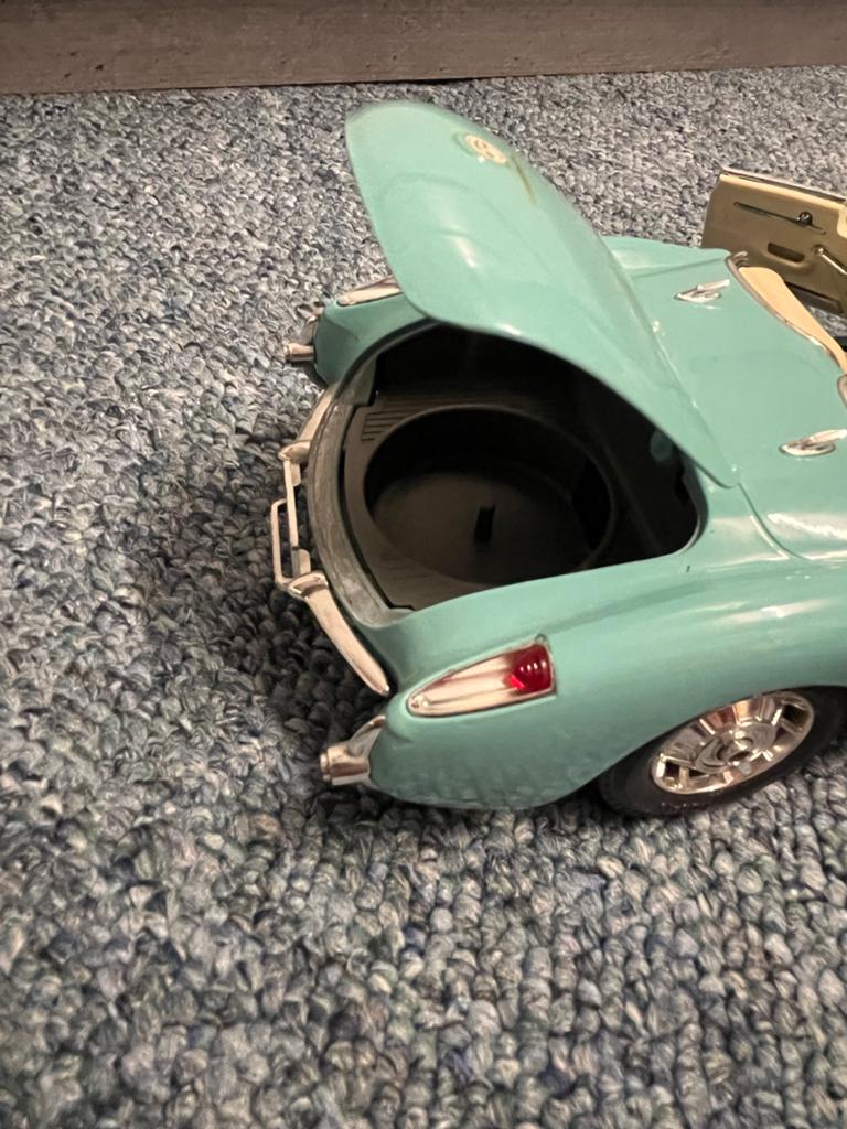 Bburago Chevrolet Corvette (1957) schaalmodel 1:18, Ophalen of Verzenden, Zo goed als nieuw, Auto, Bburago
