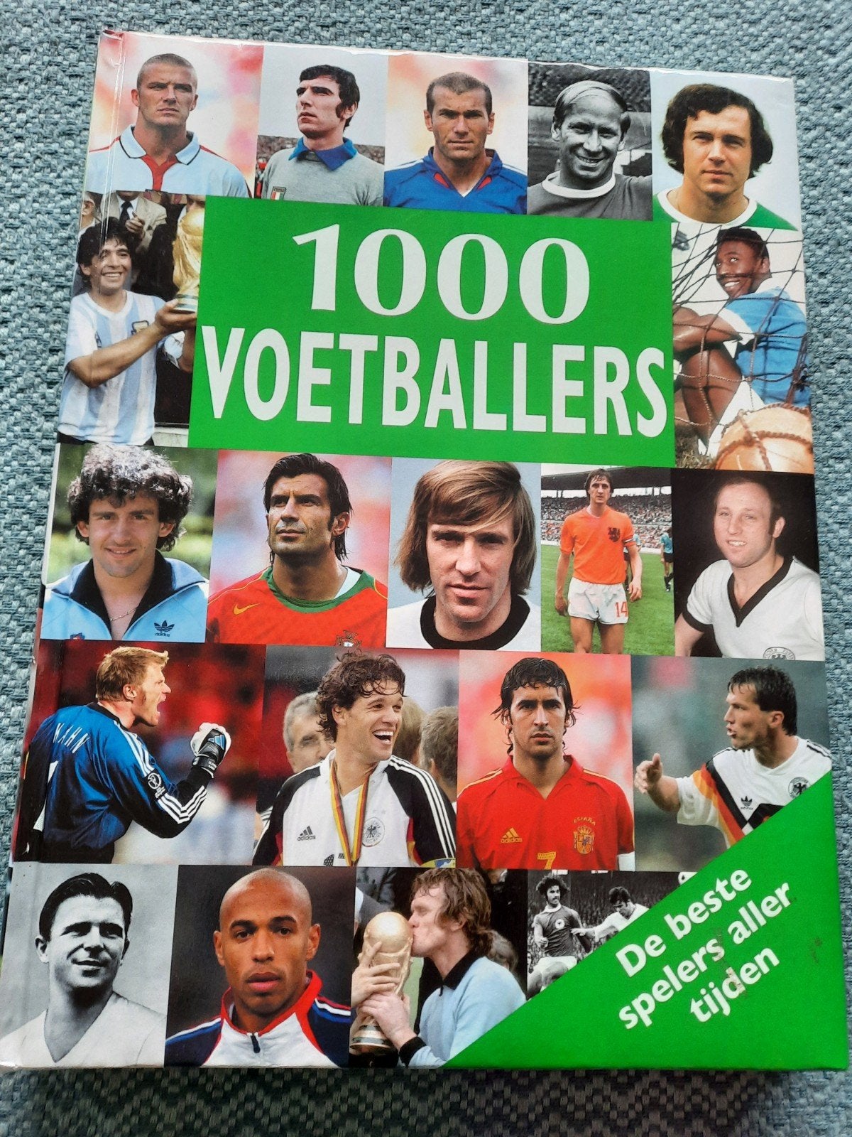 1000 Voetballers: De beste spelers aller tijden - Hardcover, Ophalen of Verzenden, Zo goed als nieuw, Balsport