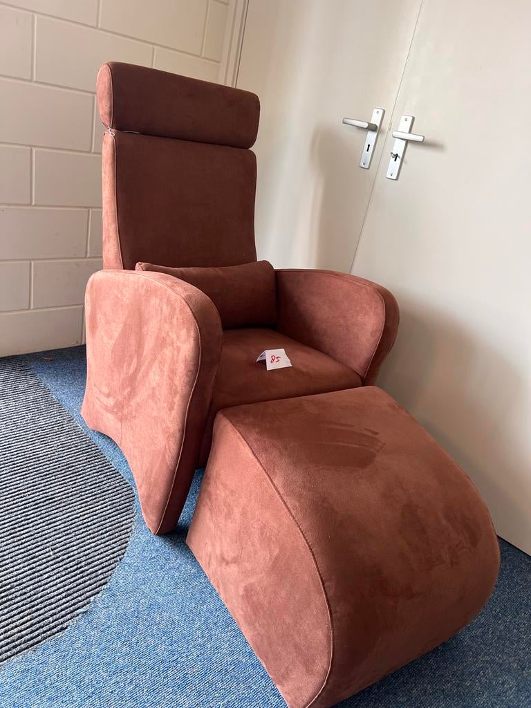 Comfortabele bruine suède stoel met hocker, Ophalen, Nieuw, 75 tot 100 cm, 75 tot 100 cm