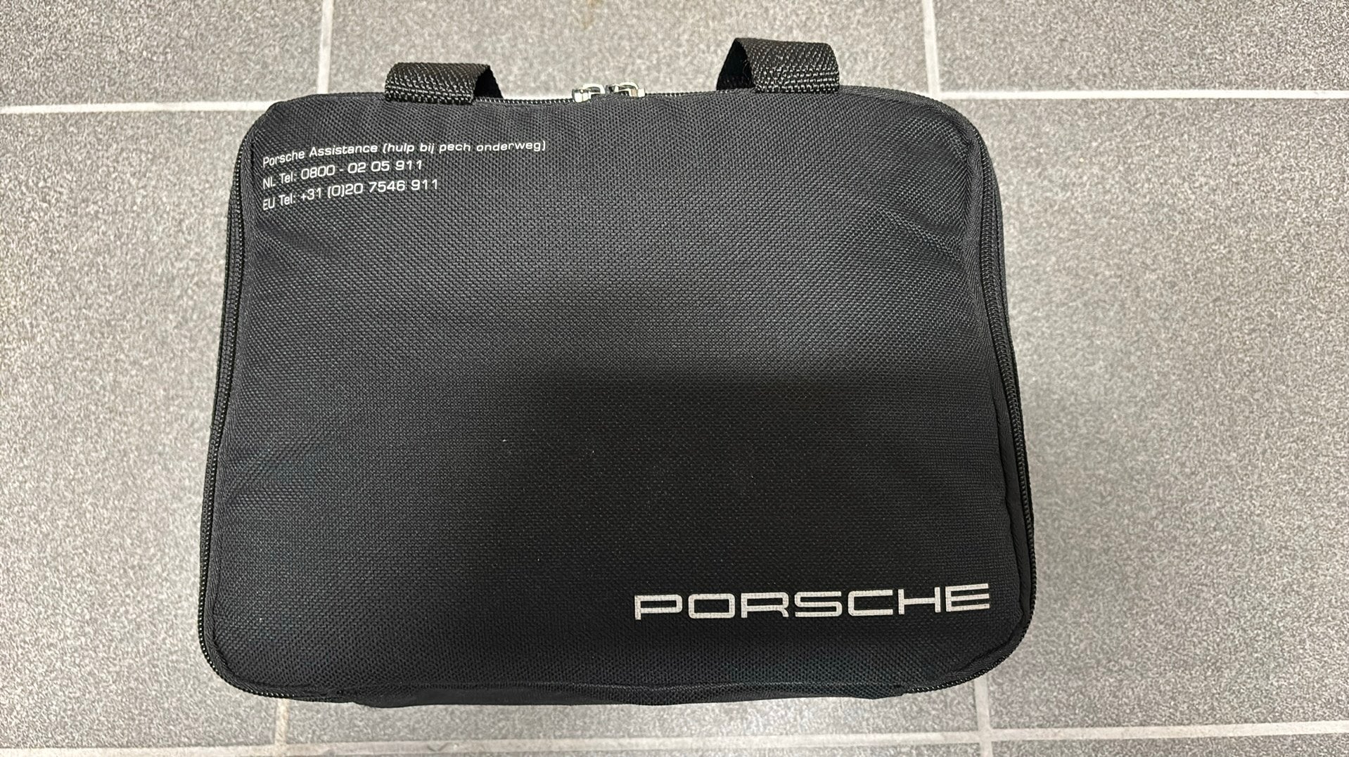 Porsche calamiteiten ehbo set met hesjes lifehammer tas, Ophalen of Verzenden, Gebruikt