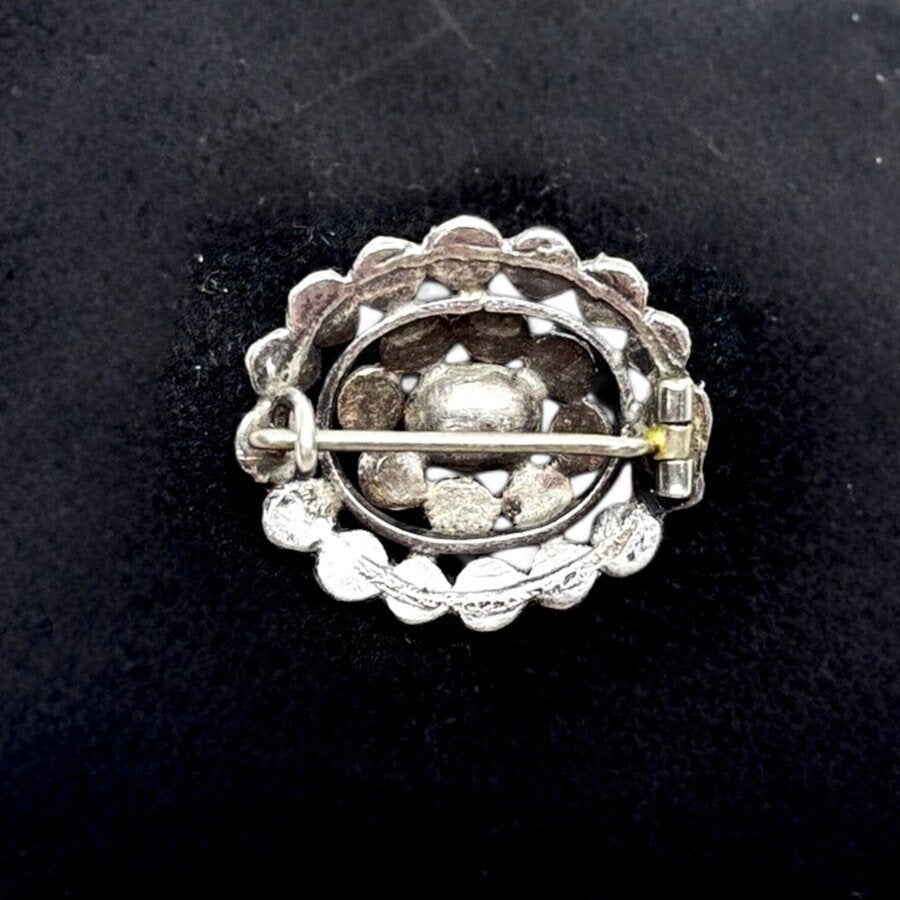 Zilveren broche met roosgeslepen diamant, Ophalen of Verzenden, Zilver, Broche