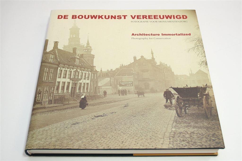 De Bouwkunst Vereeuwigd — Jaarboek Monumentenzorg 2000, Boeken, Ophalen of Verzenden, Zo goed als nieuw, Architecten