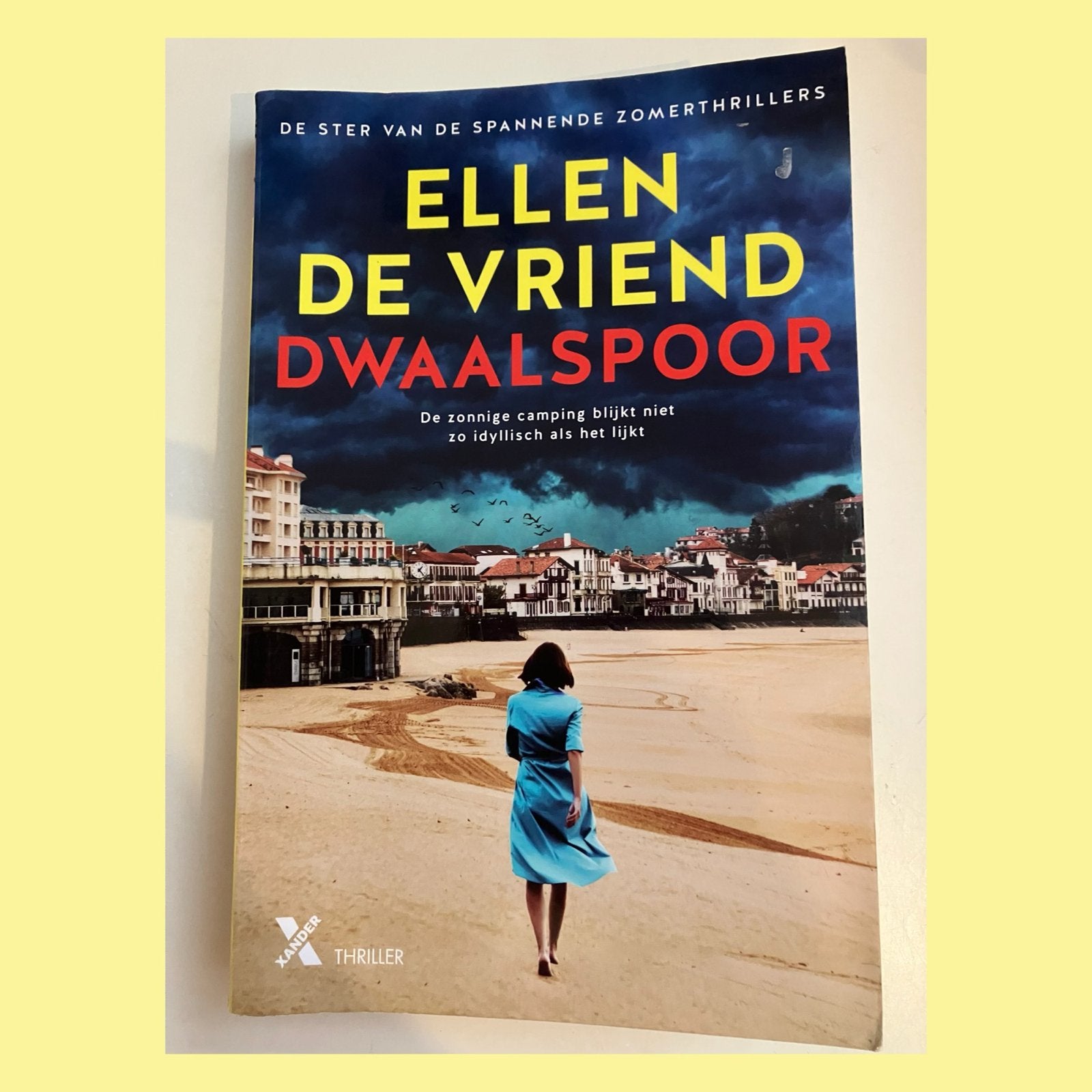 Ellen de Vriend - Dwaalspoor (thriller) boek, Ophalen of Verzenden, Zo goed als nieuw, Nederland