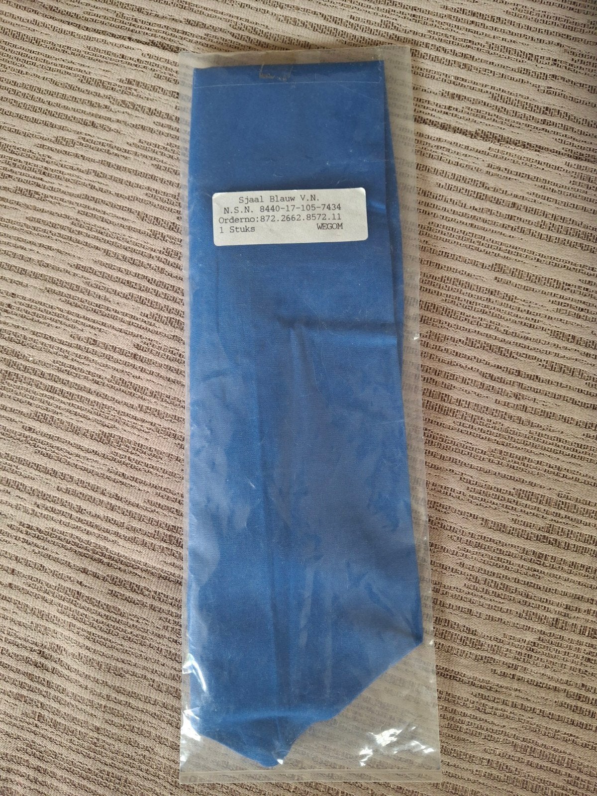 Blauwe VN Sjaal - Gedragen tijdens VN uitzendingen, Ophalen of Verzenden, Landmacht, Nederland, Kleding of Schoenen