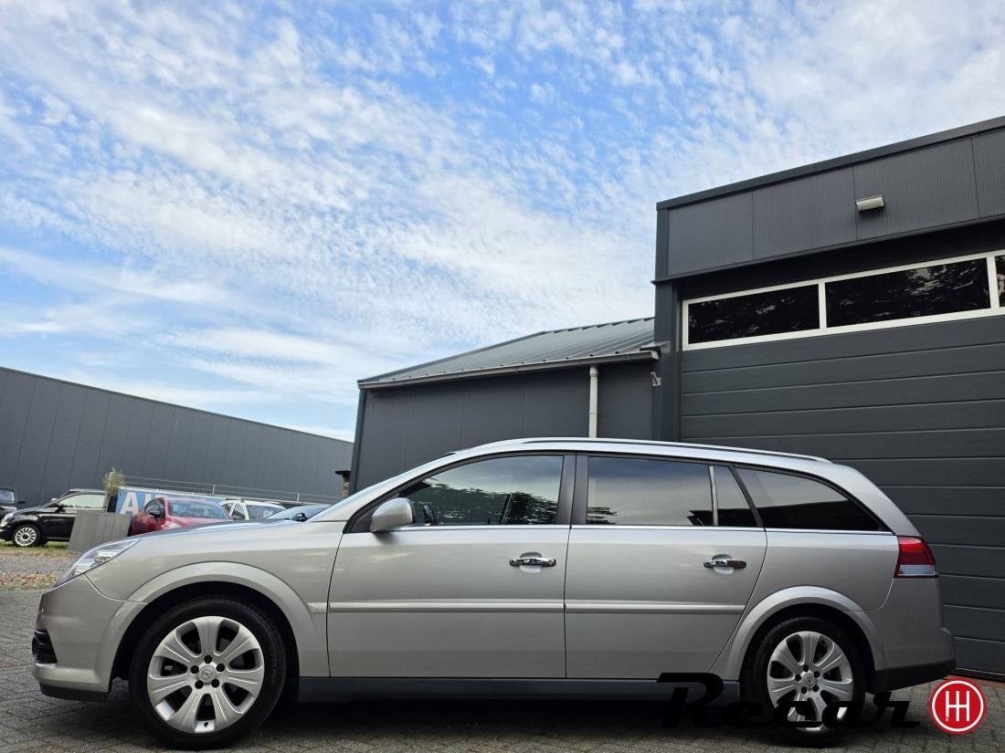 Opel Vectra Wagon - 1.8-16V Executive/Leer/Nav/Pdc/Trekh/2eE, Metallic lak, Gebruikt, 1796 cc, Vectra