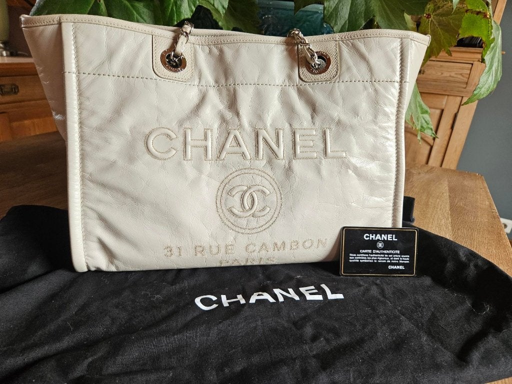 Chanel Deauville small white glazed leather tote bag, Ophalen, Gebruikt, Wit, Handtas