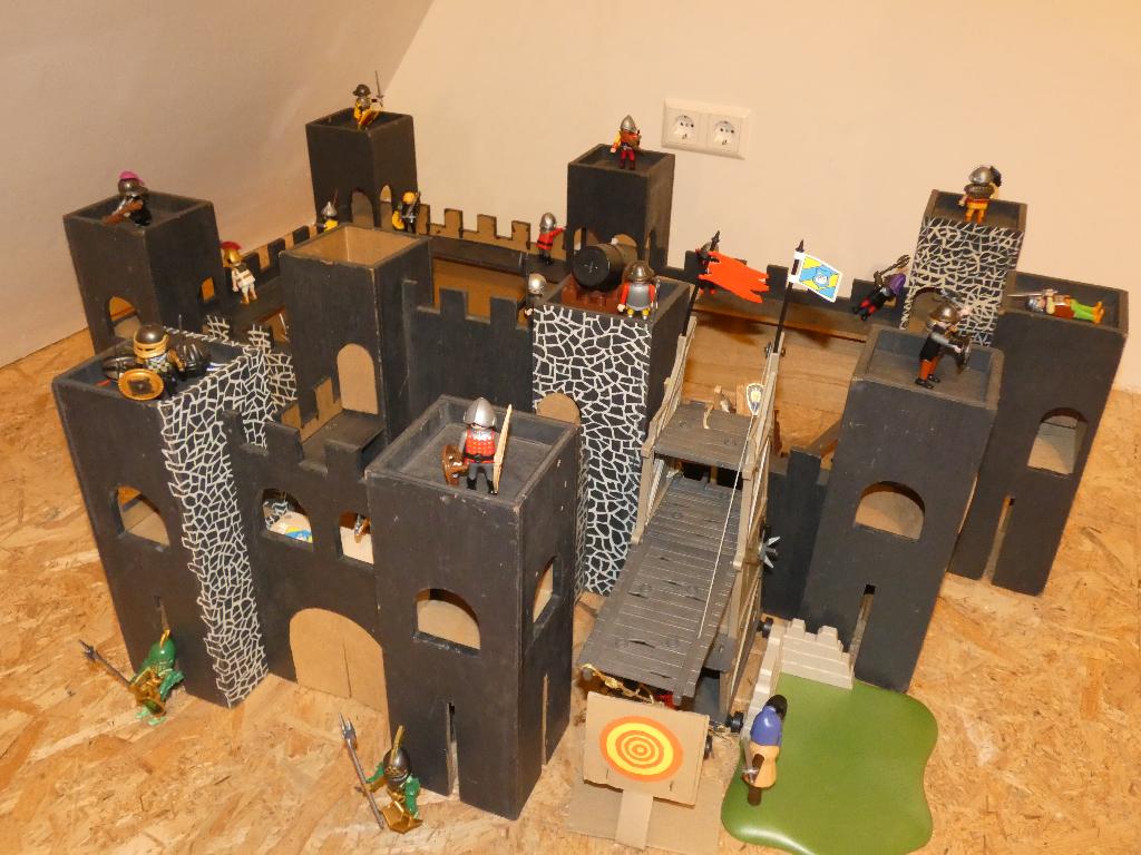 Houten kasteel met uitgebreide playmobil accesoires, Ophalen, Gebruikt, Complete set