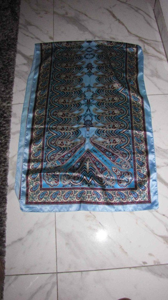 BLAUWE glans sjaal, Ophalen of Verzenden, Zo goed als nieuw, Maat 46/48 (XL) of groter, Sjaal
