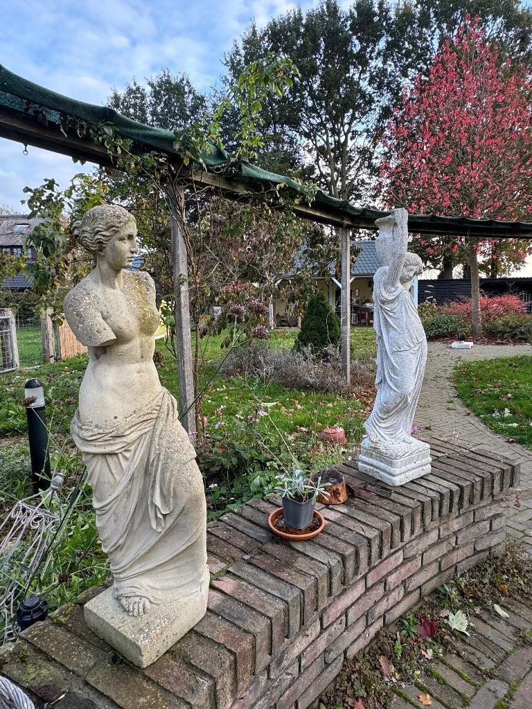 Tuinbeelden 2 stuks, Ophalen, Gebruikt