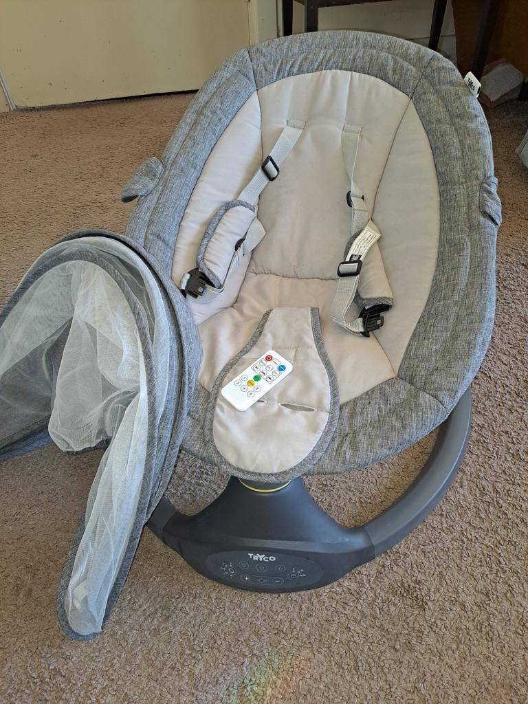 Tryco Babystoel met afstandsbediening en klamboe, Kinderen en Baby's, Wipstoeltjes, Ophalen of Verzenden, Zo goed als nieuw