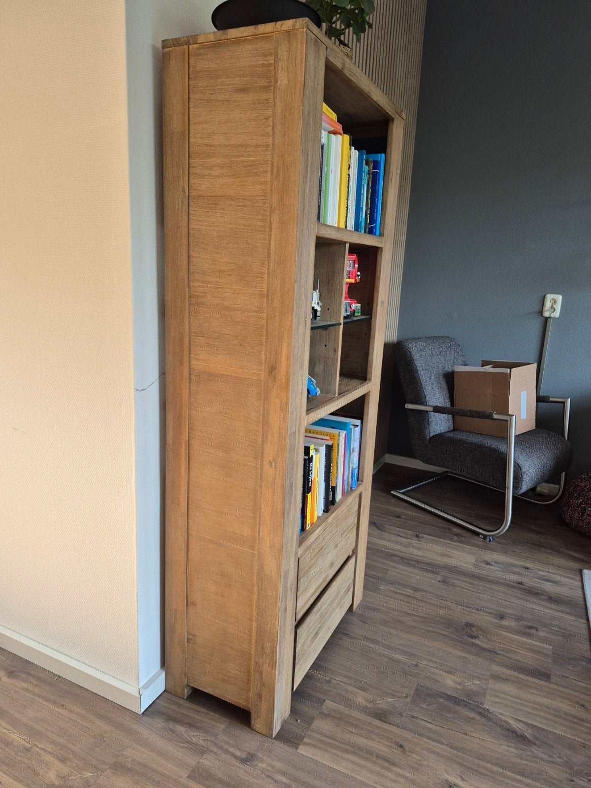 Boekenkast Ciney truffel, Ophalen, Gebruikt, 50 tot 100 cm, Met lade(s)