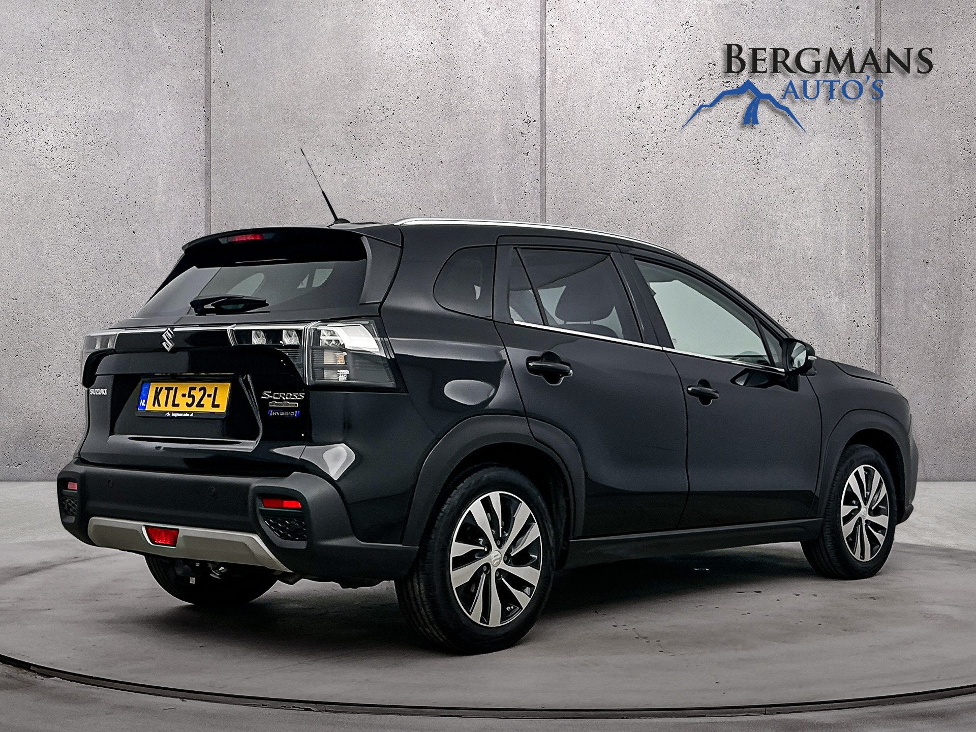 Suzuki S-Cross - 1.5 Hybrid AllGrip Style // TREKHAAK // SCH, Gebruikt, 4 cilinders, 400 kg, Zwart
