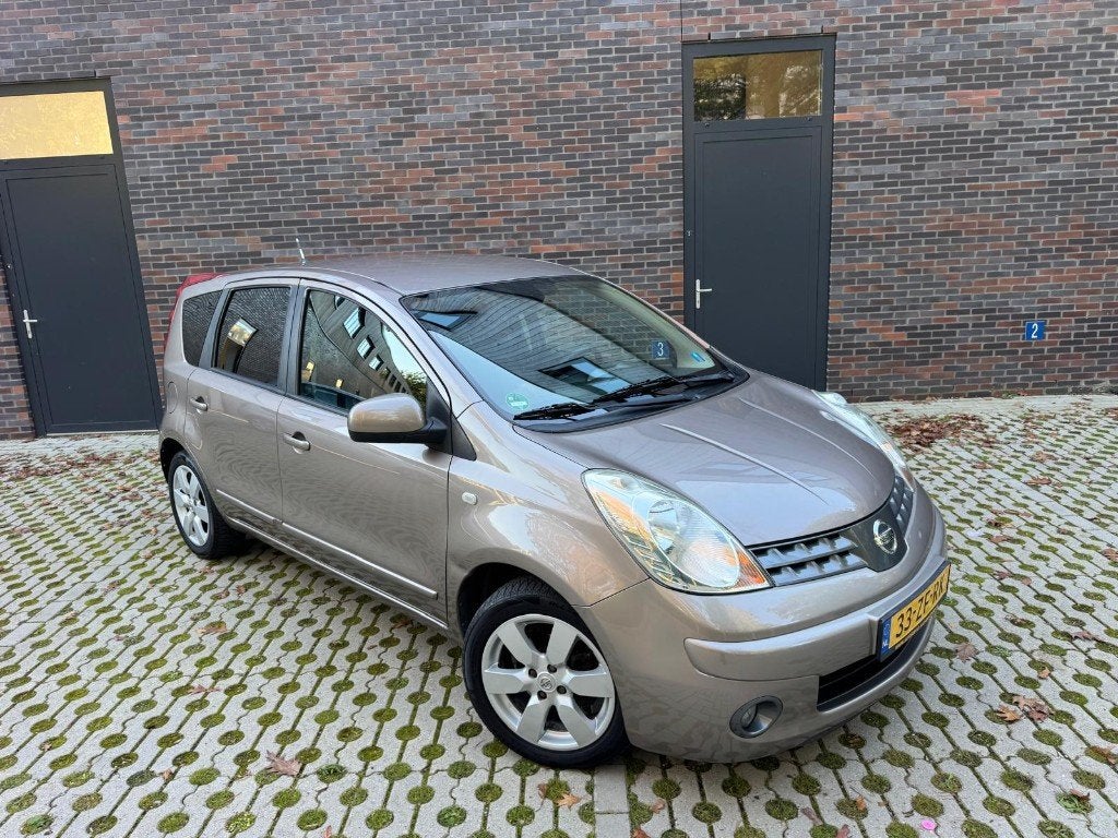 Nissan Note 1.4 16V 2008 Bruin Zeer goed onderhouden!, Auto's, Voorwielaandrijving, Dealer onderhouden, 40 €/maand, Zwart