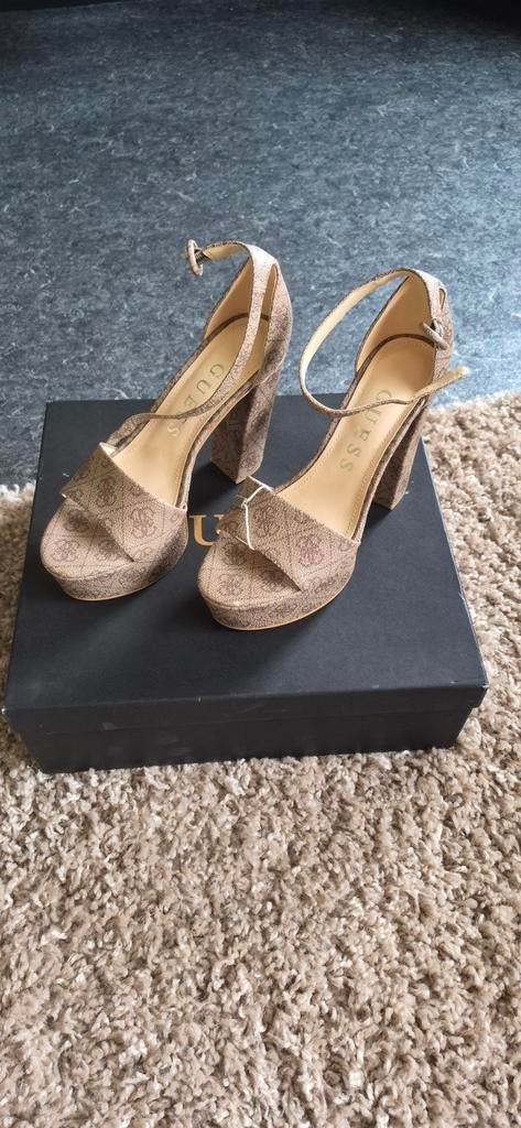 Guess hakkenschoen ongedragen 37, Pumps, Guess, Beige, Nieuw