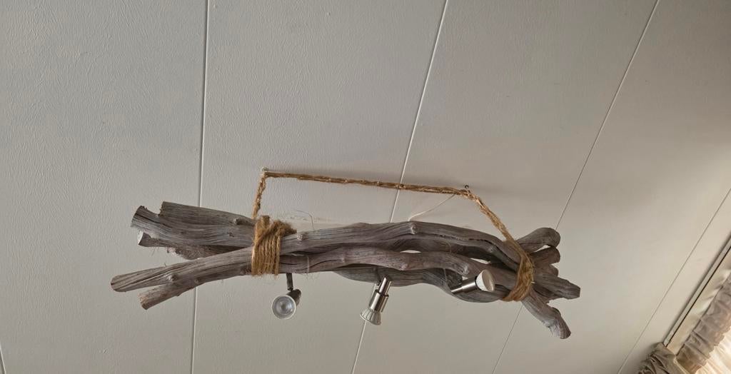 Houten kronkel takken lamp met 3 spotjes, Huis en Inrichting, Lampen | Hanglampen, Ophalen of Verzenden