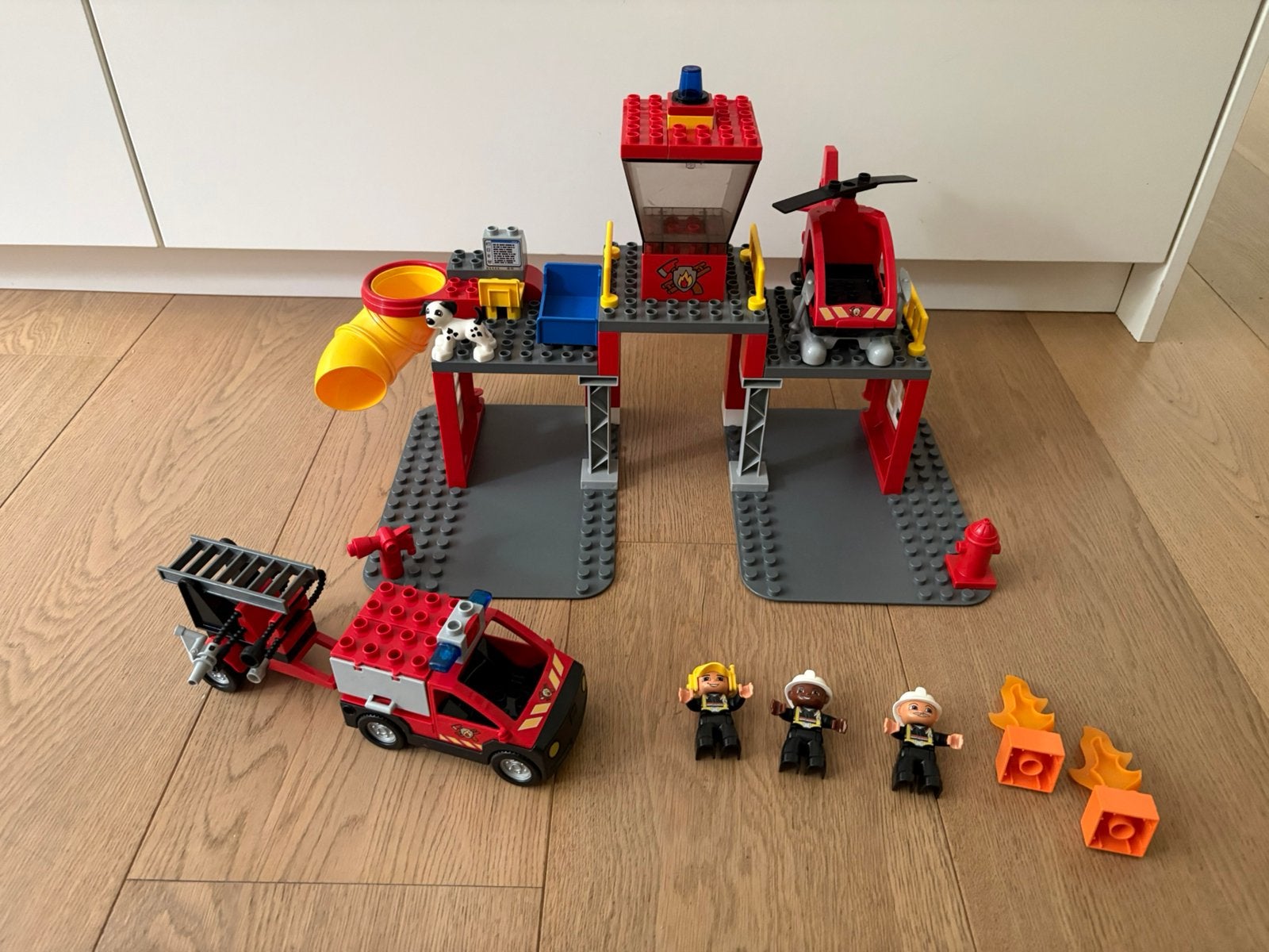 Leuke set brandweer kazerne Duplo 5601 compleet, Kinderen en Baby's, Speelgoed | Duplo en Lego, Compleet, Ophalen of Verzenden