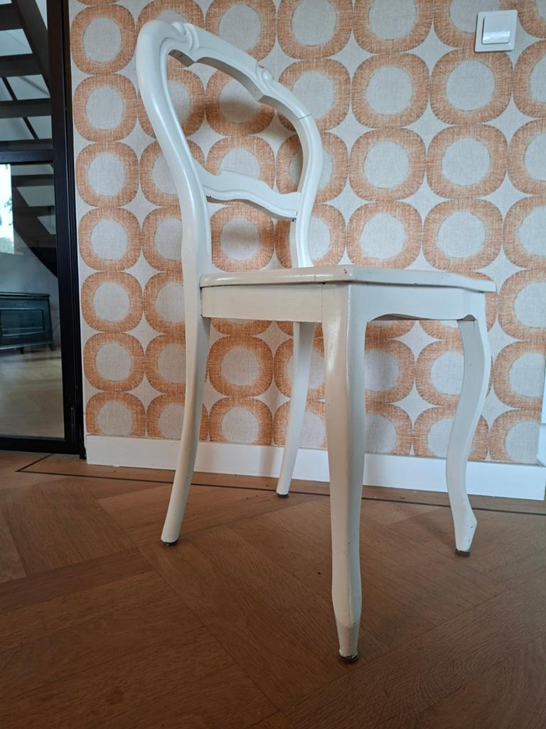 Wit vintage stoeltje in brocante stijl, Huis en Inrichting, Stoelen, Ophalen, Gebruikt, Wit, Eén
