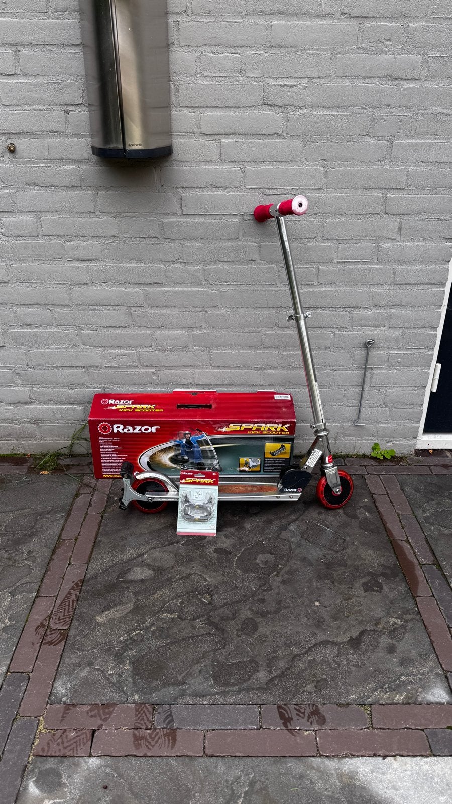 Razor Spark Scooter met 2 extra nieuwe vonkenblokken, Ophalen, Gebruikt, Gewone step