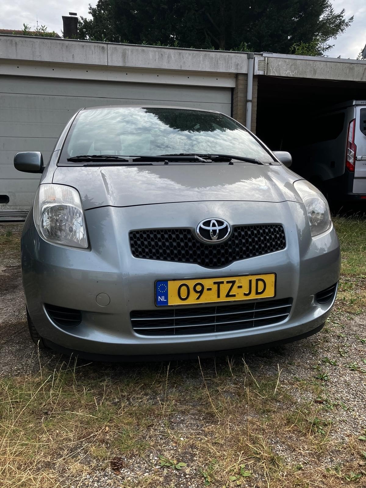 Toyota Yaris 1.3 16V Vvt-i 5DR 2007 Grijs AUTOMAAT 169.000KM, 40 €/maand, 750 kg, 4 cilinders, Origineel Nederlands